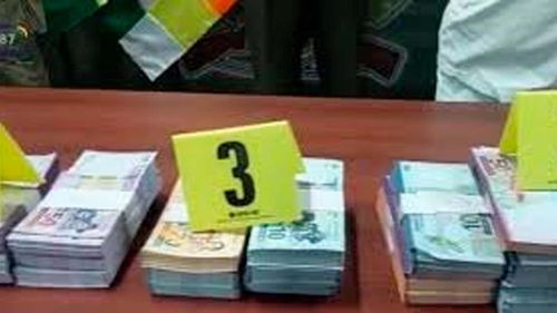 Hombre devuelve 10.000 bolivianos sustraídos tras siniestro aéreo en El Alto