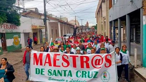 Maestros urbanos preparan marcha de las “cacerolas vacías” en Santa Cruz