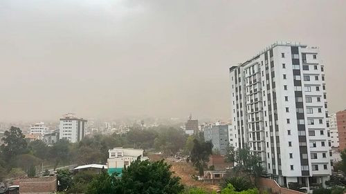 Fuertes vientos sorprenden a Cochabamba y autoridades piden extremar precauciones 