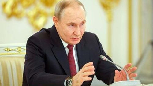 Putin se obsesiona con la salud reproductiva: ordenó analizar el esperma de quienes van al sauna