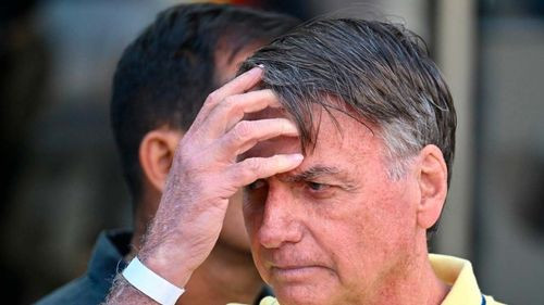 Jair Bolsonaro mejora de neumonía en hospital, pero sigue sin alta