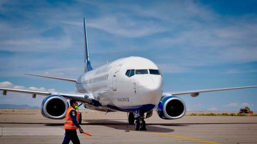 Gobierno impulsa política de cielos abiertos para ampliar la conectividad aérea en Bolivia