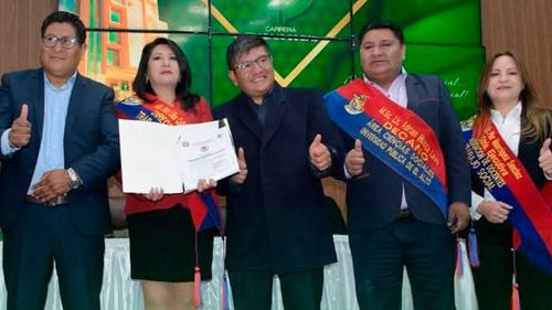 UPEA suma 15 carreras acreditadas con el reconocimiento a trabajo social