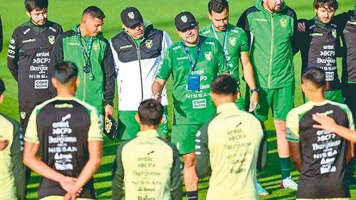 Exfiguras del fútbol piden continuidad para el proceso de Óscar Villegas tras la eliminación de La Verde 