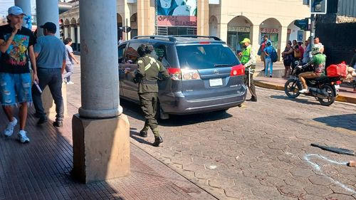 Mujer pierde la vida tras ser arrollada por un micro en el centro de Santa Cruz