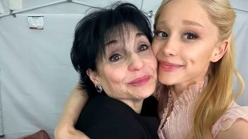 Madre de Ariana Grande la defiende tras críticas por su apariencia