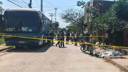 Vecinos sospechan que joven acribillado en Santa Cruz fue confundido con un extranjero