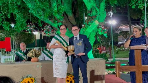 Portachuelo entrega reconocimiento al Fiscal General en su aniversario 255