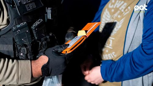 Migrante mexicano enfrenta cargos  federales tras escupir a un agente  del ICE en Los Ángeles