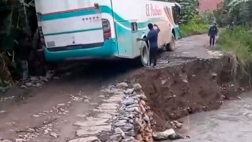 Mujer de 68 años muere tras ser arrastrado el vehículo en el río Apolo