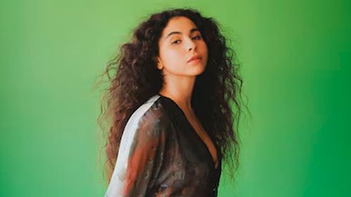 Silvana Estrada anuncia su nuevo disco “Vendrán Suaves Lluvias”, inspirado en un poema de Sara Teasdale