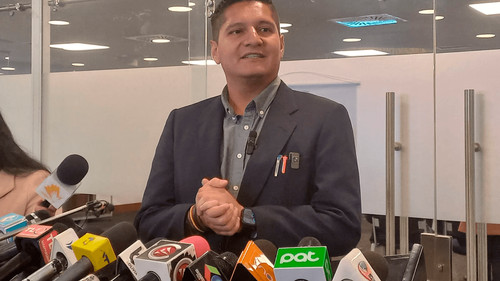 Diputado Rada cuestiona viaje de Lara a México y pide informe