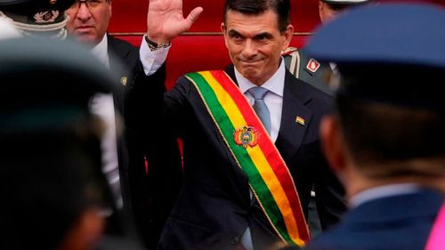 Paz pide a FFAA frenar contrabando y proteger la economía