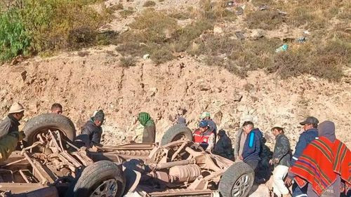 Seis muertos y tres heridos tras embarrancamiento en Tacobamba