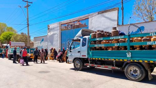 Vecinos bloquean planta de YPFB por falta de gas en Oruro