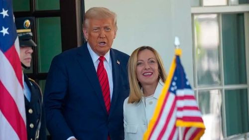 “Pensé que tenía coraje”: Trump ahora cruzó a Giorgia Meloni por su defensa al papa León XIV