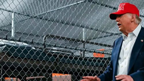 “Alligator Alcatraz”: Florida instala cárcel temporal rodeada de caimanes para detener inmigrantes