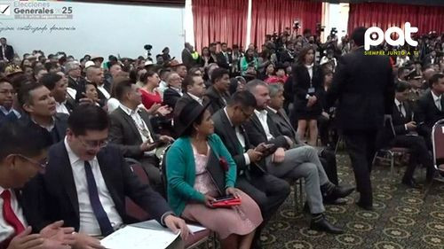 Asambleístas electos reciben sus credenciales y prometen una nueva etapa sin peleas en el parlamento