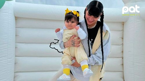 Cazzu escribe un diario para su hija desde el embarazo y lo convierte en un libro de memorias