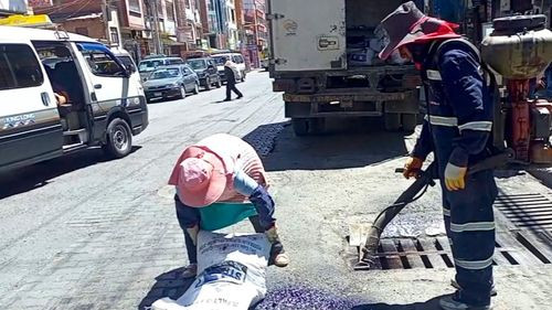 Municipio realiza trabajos de bacheo en Villa Dolores