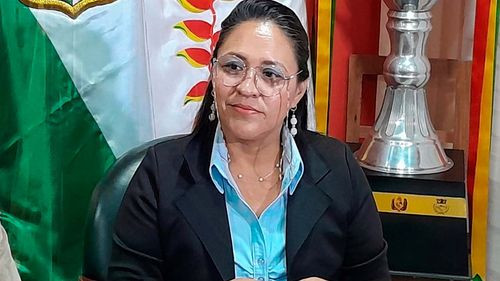 Directora Departamental de Educación aborda brote de coqueluche en unidad educativa