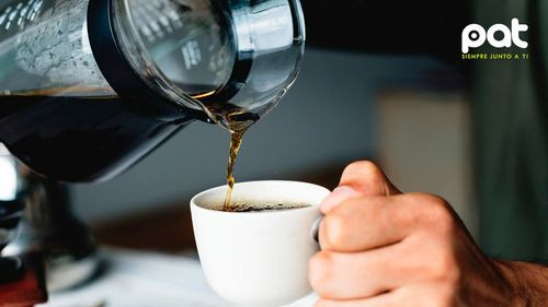 El café de la mañana eleva el ánimo y puede reducir riesgos cardíacos, según estudios internacionales