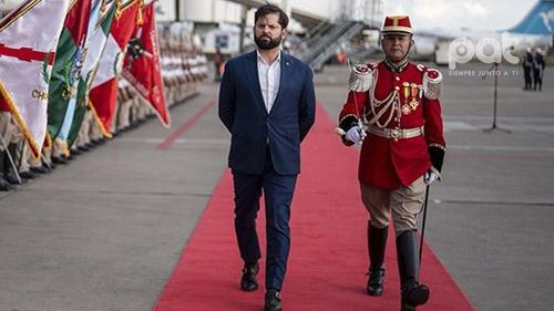 El presidente de Chile llega a Bolivia para la transmisión de mando de Rodrigo Paz
