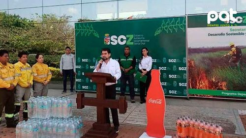 Embol dona agua y equipamiento para apoyar la lucha contra los incendios en Santa Cruz