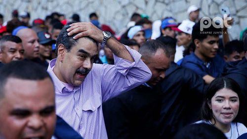 Maduro impone juramento a la juventud chavista en medio de tensión por despliegue militar de EE.UU. 