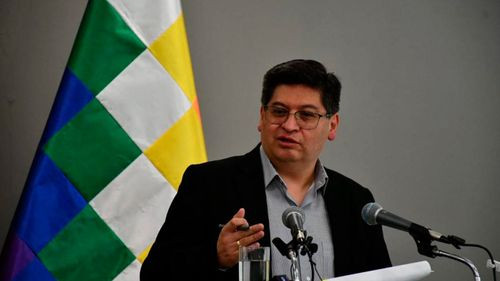Ministerio de Economía justifica uso de reservas de oro y cuestiona mantenerlas guardadas