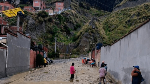 Alcaldía de La Paz ejecuta trabajos de emergencia ante riesgo de desprendimiento de tierras