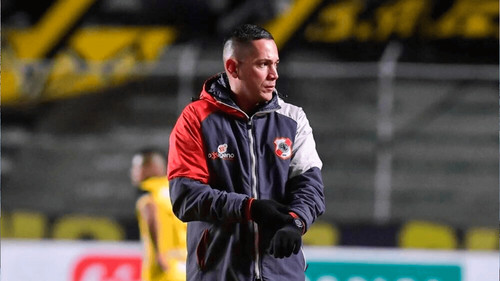 Égüez admite contacto con Oriente, pero aclara que tiene contrato vigente