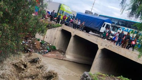 Encuentran sin vida a ciclista que cayó del puente Tacata