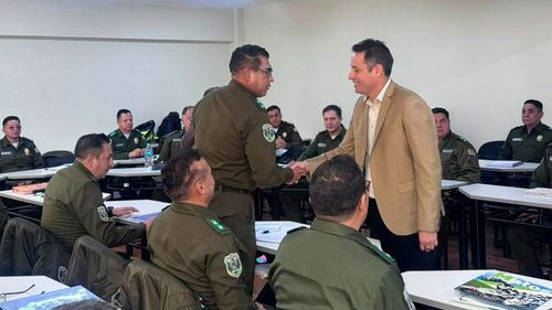 Vicepresidente Lara refuerza formación policial en visita a UNIPOL