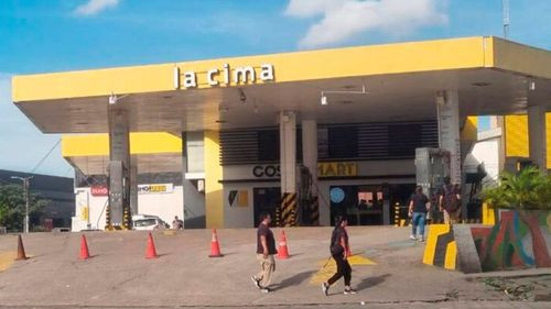 Filas en surtidores de Santa Cruz por gasolina y demoras en despachos