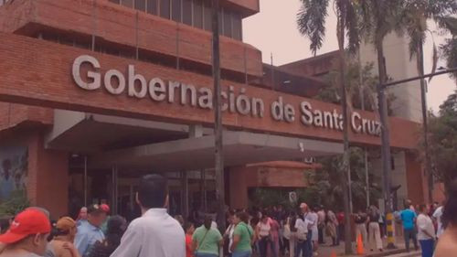 Más de 4.000 trabajadores de salud protestan por sueldos adeudados y evalúan paro de 72 horas