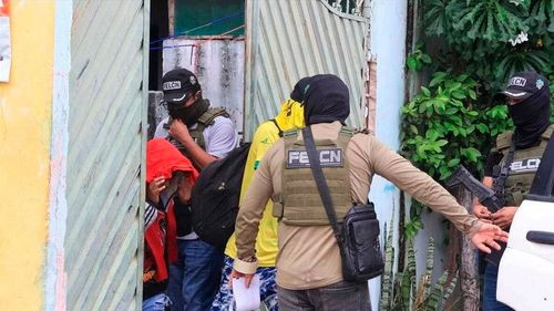 Operativo contra el microtráfico deja cinco arrestados en la Villa Primero de Mayo