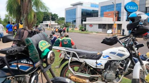 Transportistas instalan nueve puntos de bloqueo en Santa Cruz por conflicto con combustible