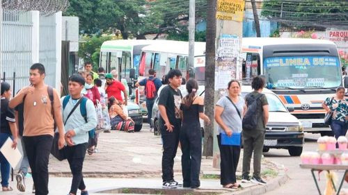Micros operan al 50% mientras persiste el conflicto por el pasaje transitorio en Santa Cruz