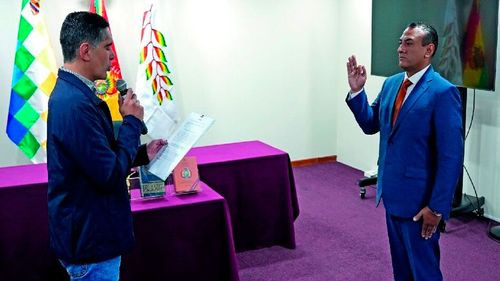 Exfuncionario de la Autoridad de la Madre Tierra jura como director de la UIF