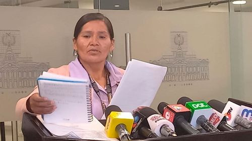 Diputada Sarzuri denuncia presunta corrupción en el Senasag