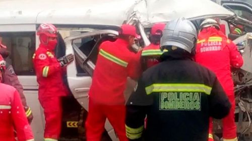 Suman dos las víctimas fatales tras choque de minibús en Sopocachi