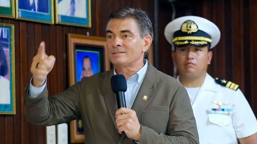 Rodrigo Paz llama a defender la democracia y rechaza la violencia y los bloqueos