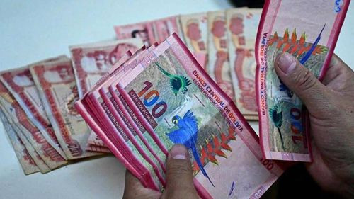 Bolivia tiene el tercer salario mínimo (con el dólar paralelo) más bajo de Latinoamérica