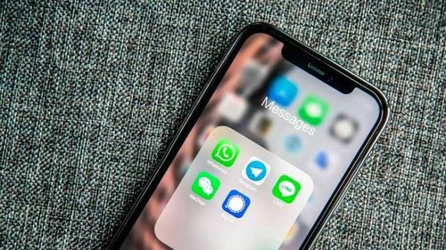 Hombre demanda a Apple por mensajes eliminados encontrados por su esposa