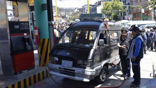 ANH dice que hay sobredemanda de carburantes y que activan cinco medidas para acabar con las filas en surtidores
