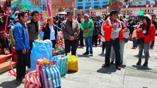 UPEA Solidaria muestra su rostro de ayuda al projimo con la Teletón navideña "Anatt'asim Wawa"