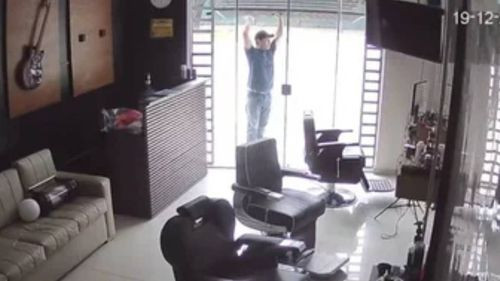  Delincuente atracó una tienda en la zona del Cementerio General