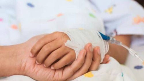 Niña fue quemada con agua hirviendo cuando quiso evitar que su padre ahorque a su mamá