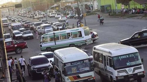 Reordenamiento de micros en el centro cruceño se posterga y Alcaldía realizará socialización con choferes